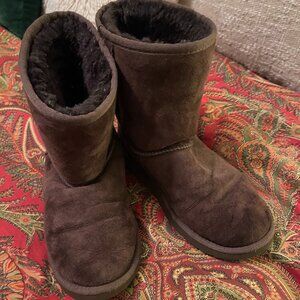 Women's Ugg Chocolate Brown Classic Short II Size 6 NICE!!!
